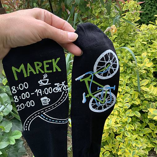 Maľované čierne ponožky s bicyklom, menom a denným harmonogramom :)