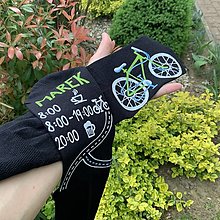 Ponožky, pančuchy, obuv - Maľované čierne ponožky s bicyklom, menom a denným harmonogramom :) - 16537663_