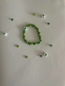Náramky - Zelený náramok so srdiečkom - 16539015_