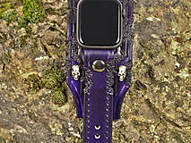 Náramky - Kožený remienok pre apple hodinky fialový s lebkami, gothický apple remienok - 16542320_