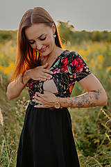 Oblečenie na dojčenie - Mušelínové šaty na dojčenie - zlaté kvety čierne - 16539844_