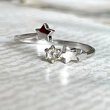 Prstene - Diamond Star AG925 Ring / Jemný strieborný prsteň so svetložltým diamantom a hviezdami E032 - 16543149_