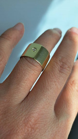 Prstene - Zlatý prsteň široký s diamantom - 16543100_