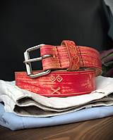 Pánske doplnky - Pánsky kožený opasok Čičmany Vintage Red - ľudový opasok pre milovníka folkóru - 16543676_