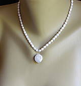 Náhrdelníky - Náhrdelník-Bílé malé perličky s keshi perlou - 16544944_