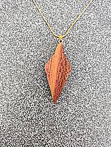 Náhrdelníky - Dřevěný šperk s Fluoritem - 16543249_