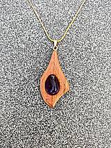 Náhrdelníky - Dřevěný šperk s Ametistem - 16543274_