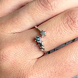 Prstene - Diamond Star AG925 Ring / Jemný strieborný prsteň s modrým diamantom a hviezdami E032 - 16548028_