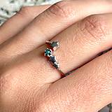 Prstene - Diamond Star AG925 Ring / Jemný strieborný prsteň s modrým diamantom a hviezdami E032 - 16548030_