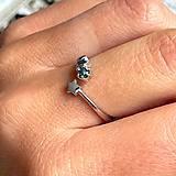 Prstene - Diamond Star AG925 Ring / Jemný strieborný prsteň s modrým diamantom a hviezdami E032 - 16548038_