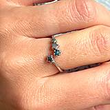 Prstene - Diamond Star AG925 Ring / Jemný strieborný prsteň s modrým diamantom a hviezdami E032 - 16548039_