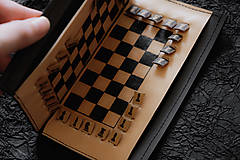Iné - Minimalistický cestovný šach z kože - 16547640_