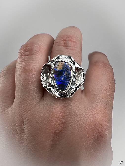 Strieborný 925/1000 prsteň so surovým prírodným opálom