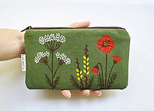 Taštičky - Taštička menšia - Kvety na zelenej (ručne maľovaná) - 16549491_