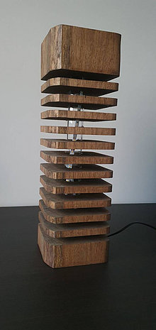 Svietidlá - Dubová drevená lampa z plátkov - 16549496_