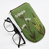 Taštičky - Obal na okuliare - Kvety na zelenej (Ručna maľba) - 16551183_