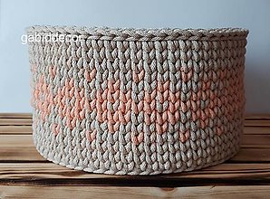 Úložné priestory & Organizácia - Handmade háčkovaný košík z kvalitných šnúr  (Okrúhly (priemer 30 cm,  výška cca 18 cm), vzor 2 farby) - 16550512_