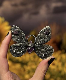 Náhrdelníky - Motýľ s ametystom - 16550714_