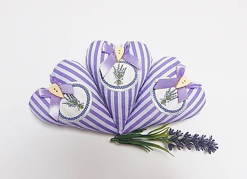 Dekorácie - Srdiečka plnené sušenou levanduľou - pásikaví fialkové - 16550965_