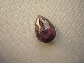 Minerály - Broušená kapka - rubín 18 mm č.2f - 16550865_