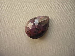 Minerály - Broušená kapka - rubín 18 mm č.3f - 16550874_