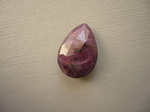 Minerály - Broušená kapka - rubín 19 mm č.9f - 16550881_