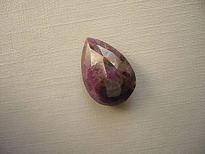 Minerály - Broušená kapka - rubín 19 mm č.27f - 16550915_