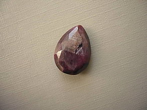 Minerály - Broušená kapka - rubín 18 mm č.28f - 16550925_