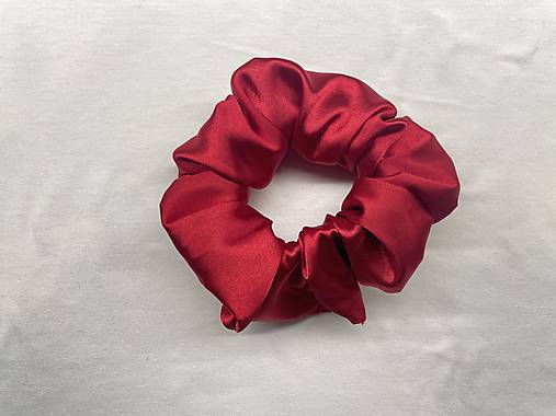 Ozdoby do vlasov - Saténová scrunchie  (Červená) - 16551794_