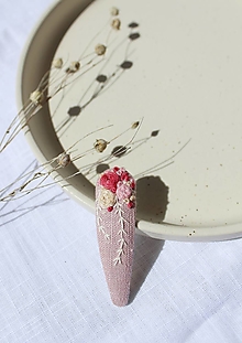 Ozdoby do vlasov - Ružové snenie - vyšívané ľanové sponky  (Sponka s romantickými ružičkami) - 16551035_
