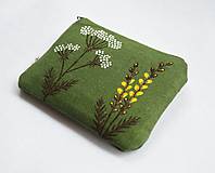 Peňaženky - Mini peňaženka (+zadný zips) - Kvety na zelenej (ručna maľba) - 16554840_