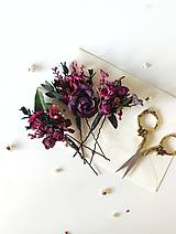 Ozdoby do vlasov - Kvetinové vlásenky "purpurový závoj" - 16553617_
