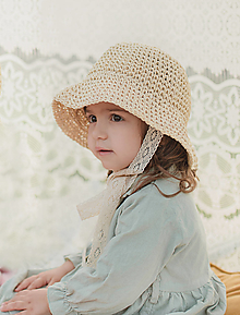 Detské čiapky - Slamený klobúk bledý s krajkovými šnúrkami - 16554058_