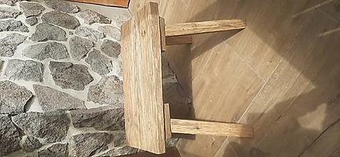 Nábytok - Drevený dubový stolček - 16553566_