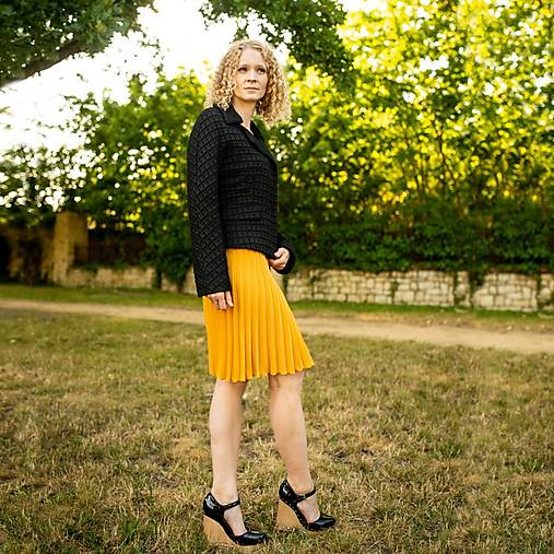 Sukne - Tmavě žlutá plisovaná sukně - 16558532_