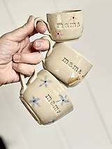 Nádoby - Šálka s nápisom mama, fľaky (cappuccino) - 16557893_