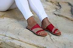 Ponožky, pančuchy, obuv - Kožené šľapky LYTTOS - tmavočervená farba - 16558755_