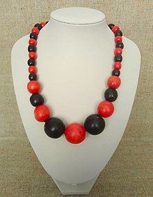 Náhrdelníky - Drevený náhrdelník červeno-čierny - 16558473_
