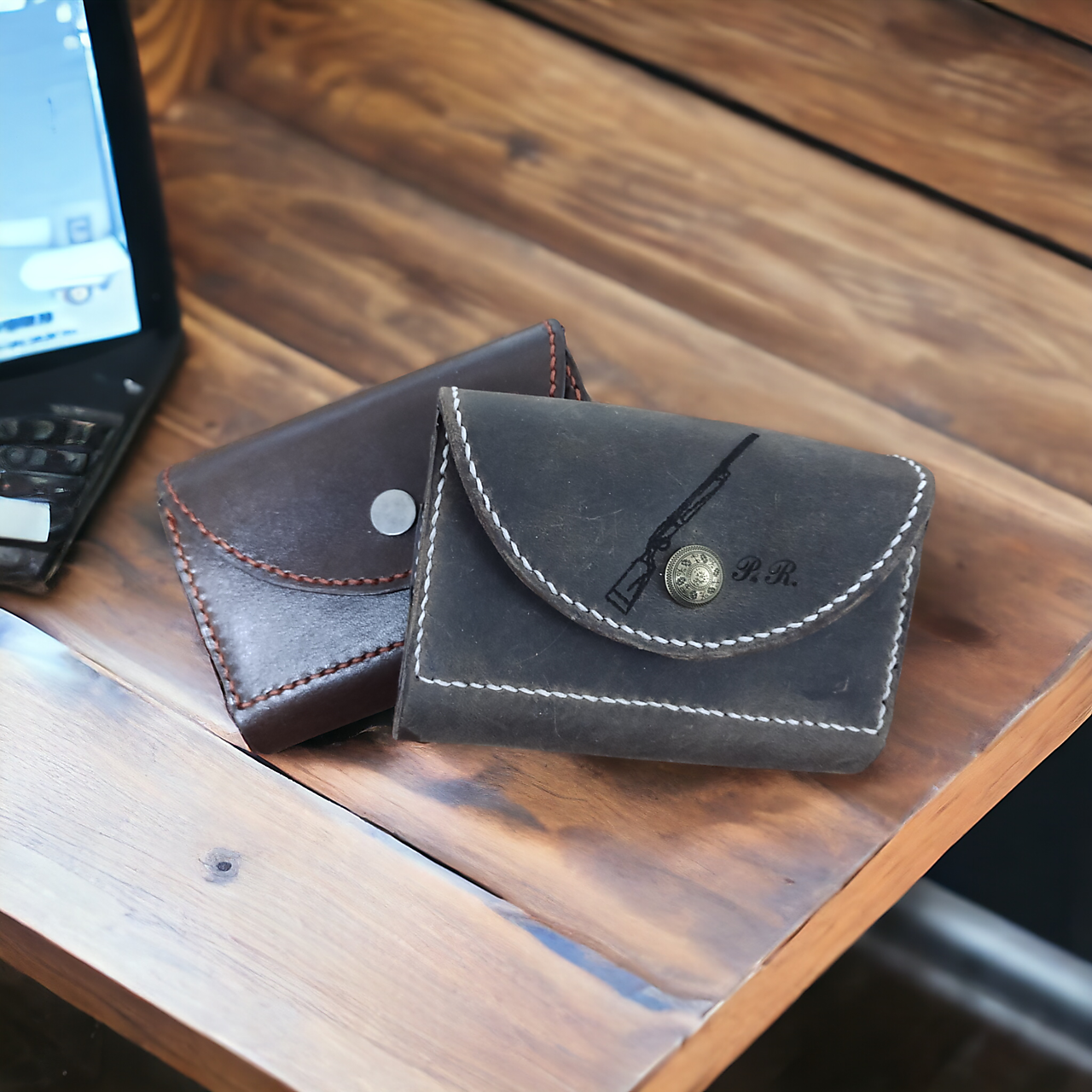 Kožené púzdro pre poľovníka na náboje.