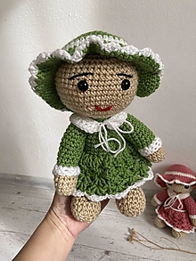 Hračky - háčkovaná bábika 3x (zeleno/biele šatičky a klobúk) - 16561034_
