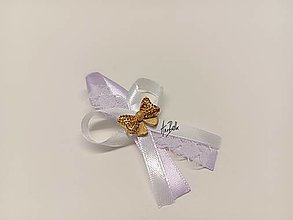 Svadobné pierka - Fialové svadobné pierka  (Zlatá mašlička pre hostí s čipkou) - 16566521_