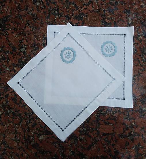 Úžitkový textil - Ručne vyšívaná dečka PS61 obdĺžnik 23,5x25,5cm - 16565551_