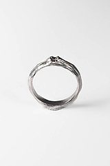 Prstene - Strieborný prsteň lamellae so surovým diamantom - 16566608_