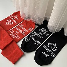 Ponožky, pančuchy, obuv - Sada maľovaných ponožiek s nápismi: "Som ... / šťastný manžel/manželka" (červené + tmavomodré ľudovoladené) - 16566794_