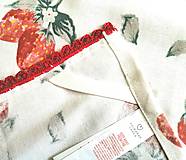 Úžitkový textil - Utierka s háčkovanou krajkou "Jahody" - 16565584_