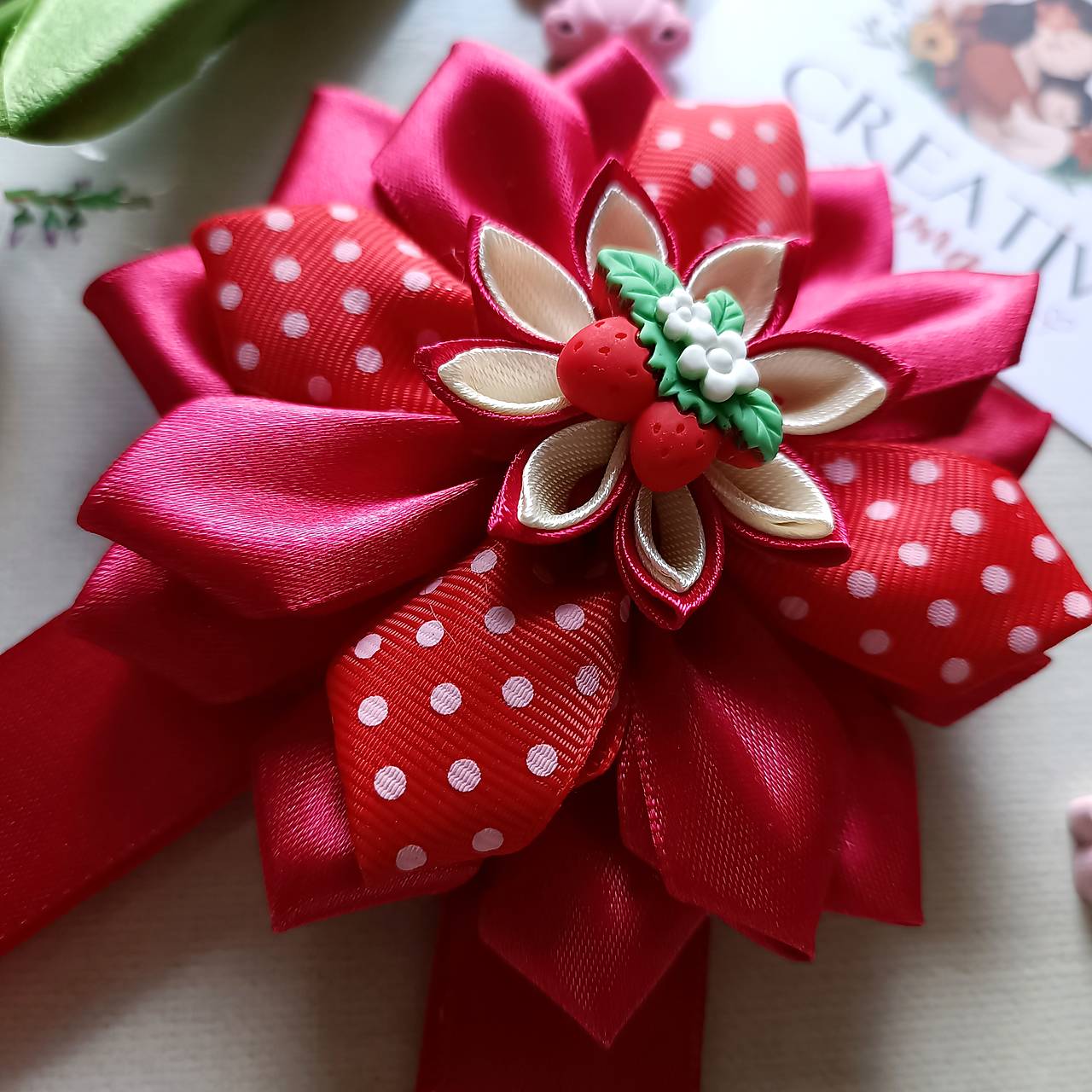 Mašlička na kočík s jahôdkami 