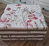 Úžitkový textil - Sedáky na stoličky,,kvetinová bordúra" s gombíkmi - 16568642_