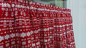 Úžitkový textil - Vitrážková záclonka,,čičmany na červenej" - 16568651_