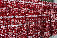 Úžitkový textil - Vitrážková záclonka,,čičmany na červenej" - 16568652_