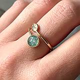 Prstene - Simple Leaf Green Kyanite Ag925 Gold Plated Ring / Strieborný pozlátený prsteň so zeleným kyanitom - 16568285_